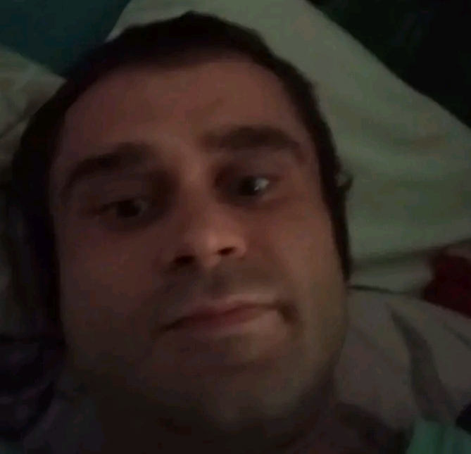 Reakcje na zdjęcie n–a na swoim zdjęciu profilowym Zuczka Hefajstosa po tym, jak zabił swoją matkę<br>